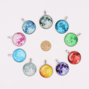 Collar con Colgante Vintage, Brillante en la Oscuridad, con Diseño de Luna, Espacio, Estrella, Galaxia y Universo - Product Image 3