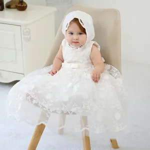 थोक बच्चे लड़की बपतिस्मा पोशाक के साथ टोपी राजकुमारी शादी की पार्टी सफेद फीता कढ़ाई के कपड़े बेबी बप्तिस्मा गाउन