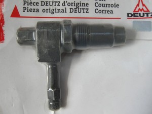 Injecteur de carburant 04232434 pour Deutz FL912 - Product Image 1