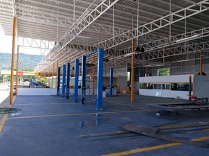 4500kg Due post gantry auto ifts - Product Image 3