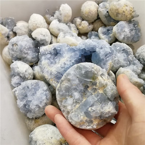 Cristal naturel quartz bleu géodes cristal cluster trou brut bleu celestite cluster forme de coeur pour la décoration