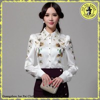 Philippine En Satin De Soie Imprimé Fleur Matures Chemise à Col Blanc