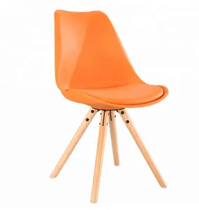 批发橙色塑料斯堪的纳维亚餐椅与餐厅的木腿