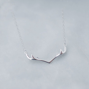 Collier pendentif en bois de corne de cerf en argent - Product Image 2