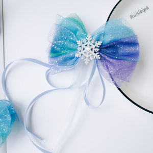<span class=keywords><strong>Neige</strong></span> princesse Elsa inspiré <span class=keywords><strong>cheveux</strong></span> arcs bleu dégradé Tulle pinces à <span class=keywords><strong>cheveux</strong></span> avec flocons de <span class=keywords><strong>neige</strong></span> accessoires de <span class=keywords><strong>cheveux</strong></span> pour enfants filles tout-petits - Product Image 3