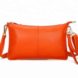 Borsa a Mano da <span class=keywords><strong>Donna</strong></span> in Vera Pelle Monocolore 2026, <span class=keywords><strong>Pochette</strong></span> Piccola a Tracolla - Product Image 3