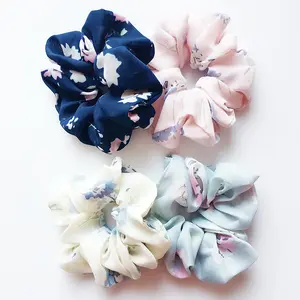 花卉头发 Scrunchies 弹簧弹性发带