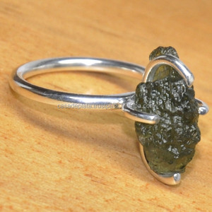 Anillo de Plata de Ley 925 con piedras preciosas de moldavita de corte áspero, anillo de moda Chapado en plata clásico para aniversario de bodas para mujer. - Product Image 3