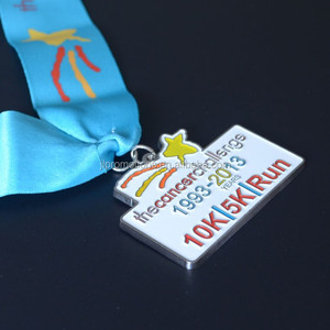 <span class=keywords><strong>Sqaure</strong></span> forma medalla de diseño personalizado - Product Image 1