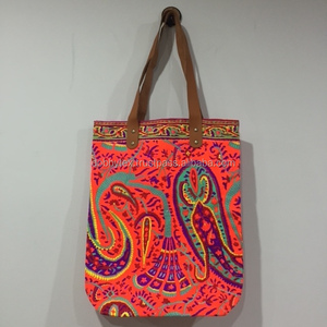 กระเป๋าผ้าแคนวาสพิมพ์ลายนีออนขายดีที่สุด - Product Image 1