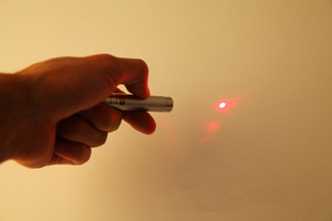 Nhỏ xách tay 3 trong 1 UV Detector Laser Ánh Sáng Trắng Led đèn pin với clip móc - Product Image 4