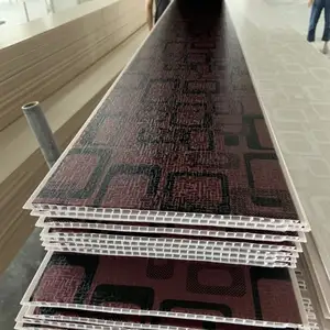 Nuovo Disegno Prezzo Poco Costoso E di Lunga Vita di Servizio di Plastica di Legno Pannelli del Soffitto del Pvc In Cina