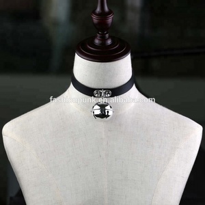 Collar gargantilla de cuero negro para mujer, colgante con campanas, estilo novedoso - Product Image 4