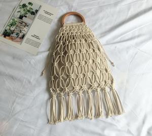 Borsa in nappa intrecciata intrecciata intrecciata <span class=keywords><strong>a</strong></span> <span class=keywords><strong>mano</strong></span> in <span class=keywords><strong>corda</strong></span> <span class=keywords><strong>di</strong></span> cotone da donna fatta <span class=keywords><strong>a</strong></span> <span class=keywords><strong>mano</strong></span> con manico in legno da donna con manico interno - Product Image 3