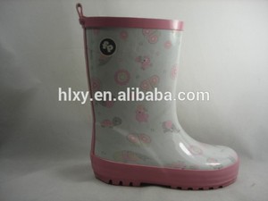 chaussures de pluie pour enfants avec trépointes rose - Product Image 1