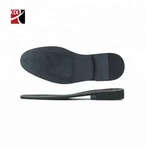 Conception en gros robe combinaison en caoutchouc pour hommes chaussures formelles semelles