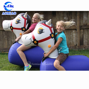 Piste de saut de poney de course Derby gonflable à 4 voies pour enfants ou adultes - Product Image 4