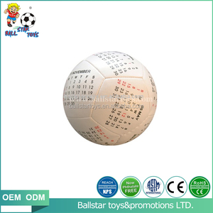 Balle de <span class=keywords><strong>calendrier</strong></span> de football en PU souple de 4 pouces/Jouet de balle éducatif pour enfants en plein air, jouet de football pour bébé - Product Image 2