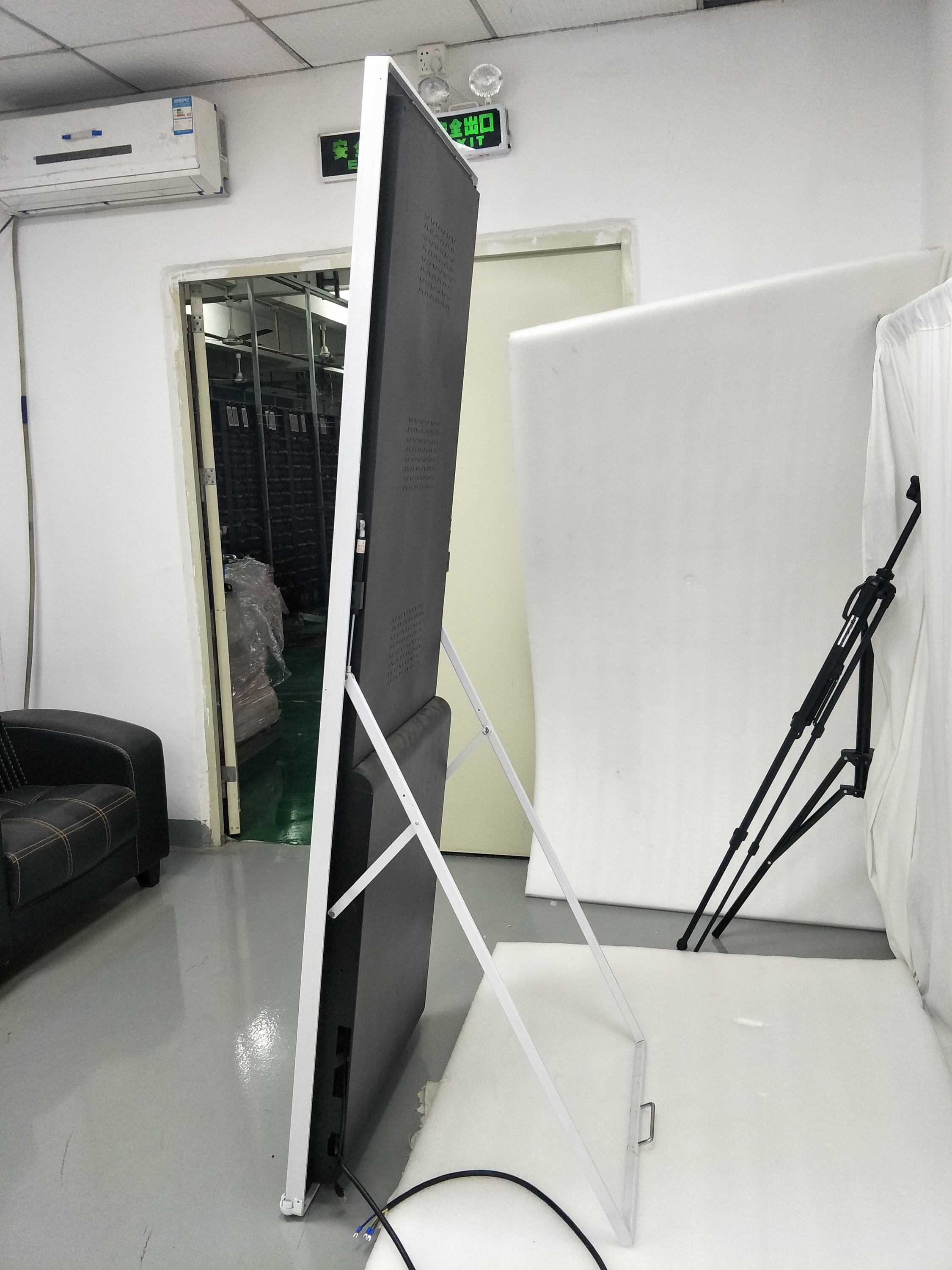 Piso Precio de Venta caliente interior P2.5 de vídeo Digital LED cartel Display Panel