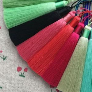 Muestra gratis 1000 colores 8cm grandes <span class=keywords><strong>borlas</strong></span> <span class=keywords><strong>de</strong></span> seda <span class=keywords><strong>de</strong></span> la joyería 100% rayón borla <span class=keywords><strong>de</strong></span> seda 1,2 cm diámetro para decoración - Product Image 6