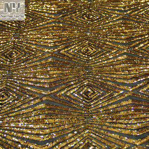 Tissu Nanyee 100% polyester tricoté brodé géométrique à mini-paillettes pour mariage et textile de maison - Product Image 2