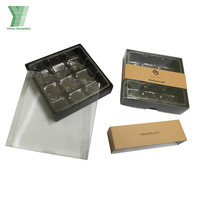 Couvercle personnalisé et base boîte de chocolat macaron boîte d'emballage cadeau avec fenêtre en PVC transparent compartiment métallique doré plateau incrusté