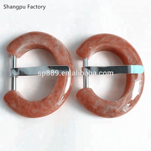 Pendentif <span class=keywords><strong>et</strong></span> breloque en résine marron personnalisé de haute qualité boucle de ceinture plaquée or style vintage pour enfants - Product Image 6