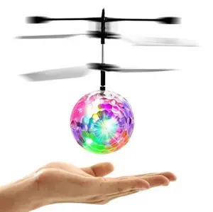 XH-608 बच्चों नवीनता खिलौने-प्रेरण जादू उड़ान क्रिस्टल बॉल के साथ हेलीकाप्टर गेंद डिस्को चमकती का नेतृत्व किया