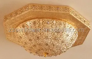 印度风格的金天花板灯与水晶为酒店装饰