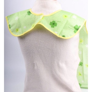 Tablier à bavette adulte en PVC imperméable réutilisable avec doublure en nylon et coton pour les soins aux personnes âgées - Product Image 1