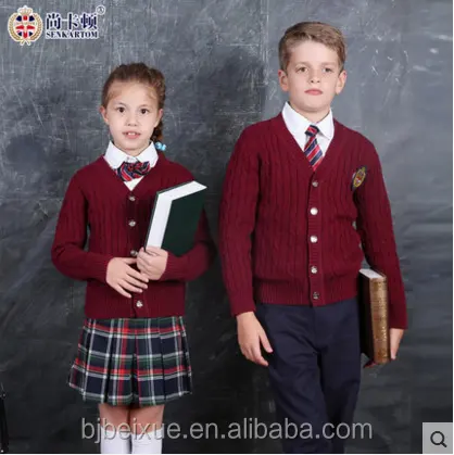 すべてのグレードのイギリスの小学校の制服が新しいパターンをデザイン