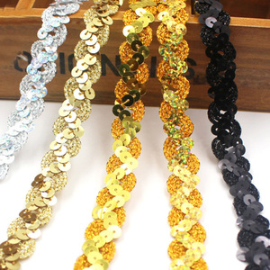 Passamaneria in Pizzo con Paillettes Colorate a Forma di Onda S da 1,5 cm di Alta Qualità a Prezzo all'Ingrosso per Costumi di Scena - Product Image 4