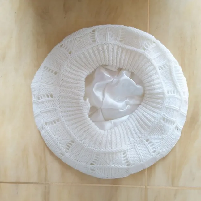 S3232 новый дизайн, дамские вязаные крючком береты с узором, шапки, атласные шапки с подкладкой для женщин