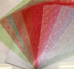 Tela de mosquitera Jacquard colorida con grano en relieve