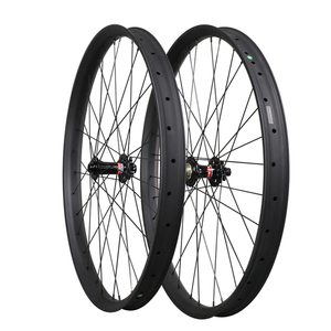 Roues de <span class=keywords><strong>VTT</strong></span> en carbone 700C <span class=keywords><strong>29</strong></span> Plus <span class=keywords><strong>Roue</strong></span> de vélo de montagne 3.0'' pneu avec largeur de 50 mm Clincher / sans crochet <span class=keywords><strong>Tubeless</strong></span> - Product Image 1
