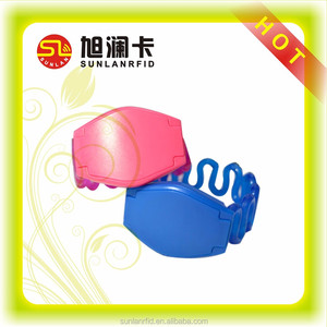Precio de fábrica RFID NFC Pasiva 125 kHz A Prueba de agua de PVC/ABS/Silicona Pulsera De Goma <span class=keywords><strong>para</strong></span> Gimnasio - Product Image 5