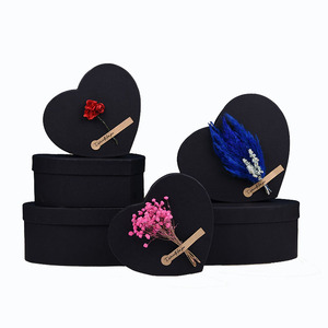 Alta-negro de papel Kraft y cartón duro corazón en forma de regalo caja de flores con flores secas - Product Image 5