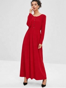 Abito Lungo Musulmano KY in Modal/Rayon Rosso con Mezza Abbottonatura e Maniche Lunghe - Product Image 4