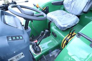 Trattore cinese Yunzhu ad alte prestazioni per l'agricoltura e 4*4 Mini trattore, adatto per le operazioni agricole a prezzi bassi - Product Image 6