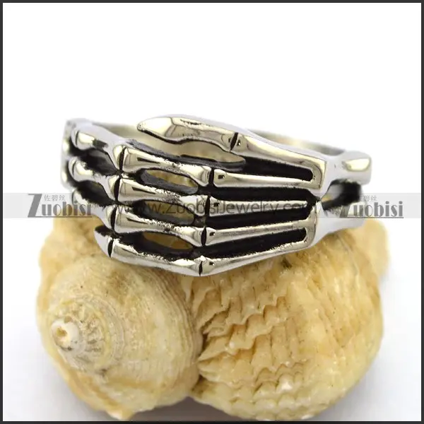 Newest Design Hollow Silver Engraved Long Tapering Fingers Skeleton Hand ring