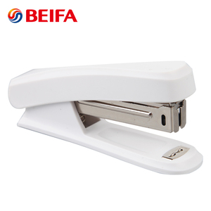 Beifa marca SE0010 Mini cucitrice manuale <span class=keywords><strong>per</strong></span> carta da ufficio in <span class=keywords><strong>plastica</strong></span> bianca di vendita calda - Product Image 2