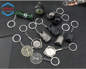 Llaveros de Mosquetón de Metal de Moda al por Mayor Bomba de Destello <span class=keywords><strong>Granada</strong></span> Arma Caja de Suministros 98K AK47 Casco Pistola Revestimiento Multicolor para - Product Image 6