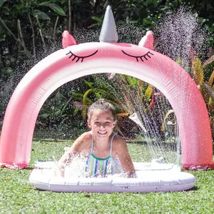 Enfants licorne toboggan gonflable et glide d'arrosage par pulvérisation d'eau