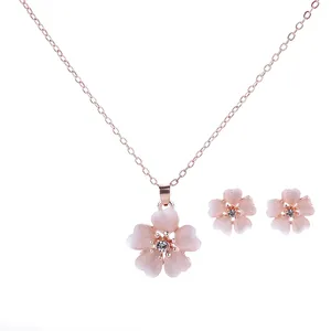 new design fashionable flower shaped diamond glittering pendant bridal necklace set jewelry stud earring for women