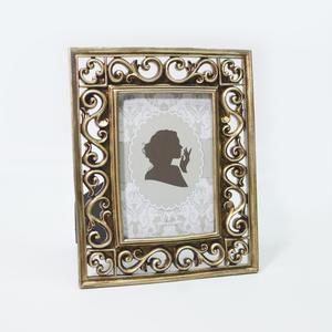 Cornice Portafoto Vintage Francese in Resina Fatta a Mano, Bordo Bianco con Motivo a S Traforato, Ecologica - Product Image 3