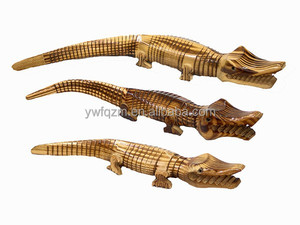 Venta al por mayor diferentes modelos artesanía escultura de animales de madera artesanía animales de madera