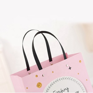 Sẵn Sàng Để Vận Chuyển Giấy Tùy Chỉnh Mua Sắm Giấy Màu Hồng Quà Tặng Túi Xách Tay Với Nút Kim Loại - Product Image 4