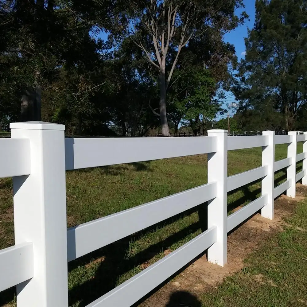 Clôture à cheval en plastique PVC blanc résistant aux UV, clôture cheval pvc à 3 rails à vendre