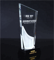 Trophée de la Chine de style le plus récent trophée de prix materisl en verre de cristal personnalisé individuel avec boîte-cadeau gratuite