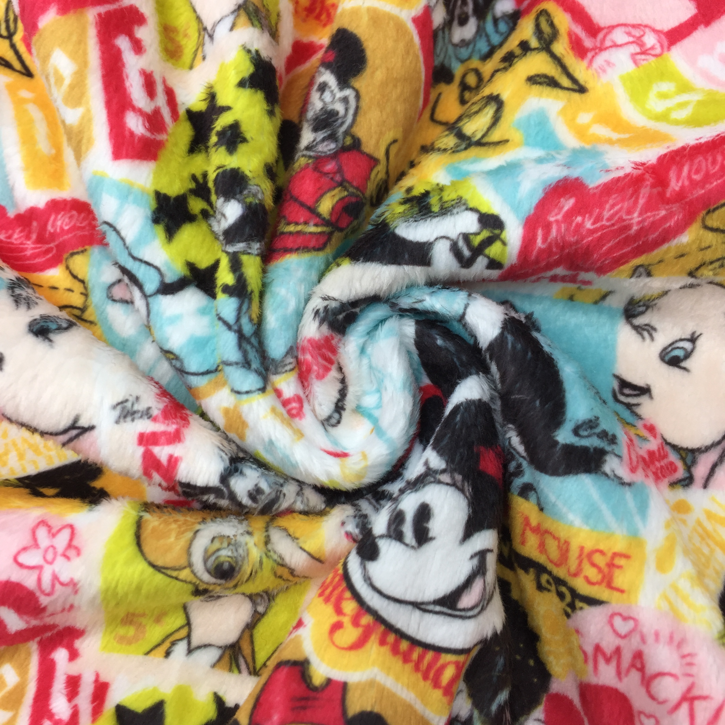 Фабричная прямая пользовательская печать Американский знаменитый мультфильм мягкий длинный ворс пользовательский принт Minky ткань для детского одеяла